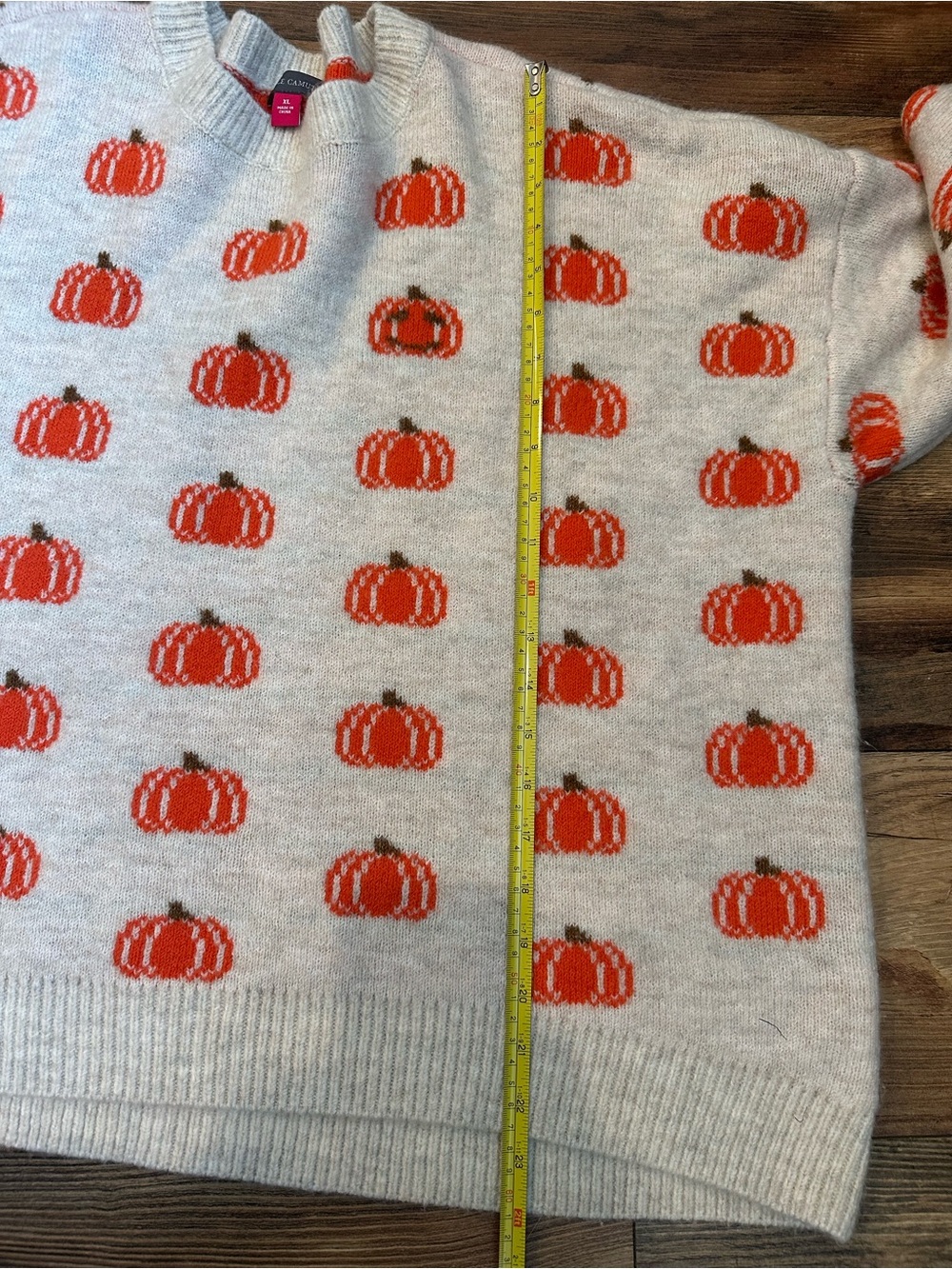 Vince Camuto Cream Sweater with Orange Pumpkin Motif - Picture 7 of 7